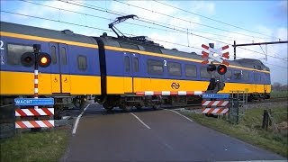 Spoorwegovergang Apeldoorn  Dutch railroad crossing [upl. by Ariel655]