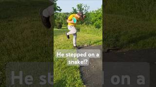 He stepped on a snake discgolf funny golf unexpected snake [upl. by Ala543]