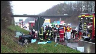 Schwerer Unfall mit eingeklemmter Person auf der A45wmv [upl. by Brandie]