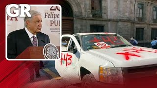 Normalistas rompen puerta de Palacio ve AMLO provocación [upl. by Oicnecserc]