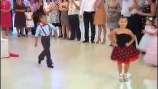 Arabic song small childrens dancing awsome video [upl. by Atihana]