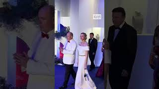 Le prince Albert de Monaco et la princesse Charlene arrivent au 75e Gala de la Croix rouge monaco [upl. by Hadwyn]