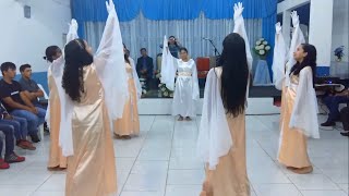 Pastor Eyshila  Coreografia Vestes de Louvor [upl. by Eidda486]