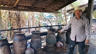 Destilación de Mezcal en ollas de Barro con don Mino en El Moral mpio Sahuayo [upl. by Bakeman]