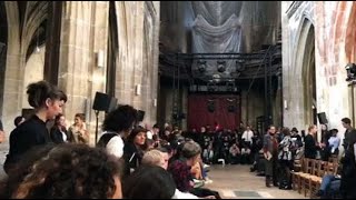 Paris Fashion Week  la créatrice Uma Wang présente sa collection printempsété 2019 dans une église [upl. by Alburga816]