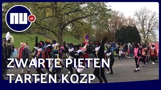 Zwarte Pieten zwaaien uitdagend naar Kick Out Zwarte Pietdemonstranten in Nijmegen  NUnl [upl. by Hutton]