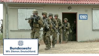 Bundeswehr bereit zum Kampf – NATOSpeerspitze übt im GÜZ [upl. by Clarke]