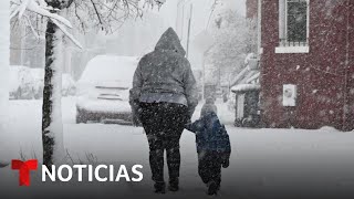 Las noticias de la mañana miércoles 17 de enero de 2024  Noticias Telemundo [upl. by Holihs586]