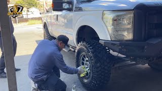 Llantas nuevas 35x1250r17 a esta Ford F250 [upl. by Akinorev]