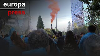 Manifestantes contra The District entran en un edificio de la Generalitat [upl. by Asyal185]