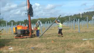 Usina solar fotovoltaica construída com bate estaca [upl. by Anyt850]