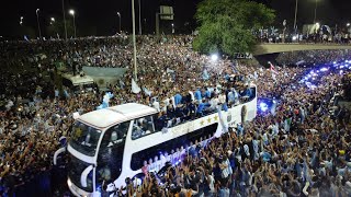 ¡LA COPA ESTÁ EN CASA Así viajó la Selección Argentina desde Ezeiza al predio de la AFA [upl. by Euqinue991]