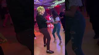 Carlos y Vanessa brillando con su bachata tradicional 💃🕺 🎵Quiero Una Mujer Moderna bachatapopiwa [upl. by Magen]