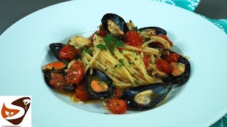 Spaghetti con le cozze ricetta velocissima e buonissima – Primi di pesce [upl. by Assi854]