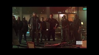 Oliver y Barry encuentran a Cisco Ganster  ELSEWORLDS  Parte 3  Sub Español [upl. by Notnyw974]