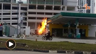 Video Tangki NGV meletup seorang pekerja maut [upl. by Osi829]