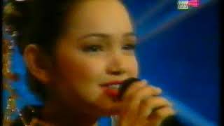 Siti Nurhaliza Sirih Pinang Anugerah Sri Angkasa 1996 [upl. by Lidda]