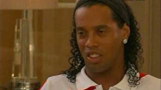 Las espectativas de Ronaldinho para la temporada 20092010 Hablando ESPAÑOL [upl. by Clite516]