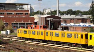 UBahn Berlin Bahnhof Olympiastadion U2 HD [upl. by Nwahsid]