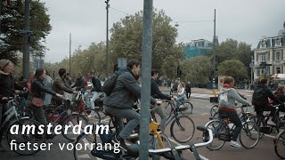 amsterdam  fietser voorrang in het Nederlands met Marjolein de Lange [upl. by Aleb]