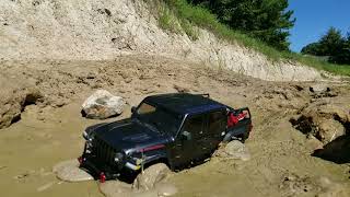 Axial SCX10 iii jeep gladiator MUD Adventure [upl. by Fleta455]