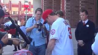 Josh Hamilton Signing Autographs After Angels Press Conference  iFolloSportscom [upl. by Lindsley]