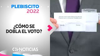 ¿Cómo se debe doblar el voto este domingo  PLEBISCITO 2022  CHV Noticias [upl. by Ettesyl]