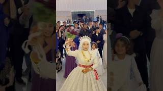 Gelin çiçeği kime verdi sizce 👑🌹 keşfet halay dugunumuzvar keşfetbeniöneçıkar düğün wedding [upl. by Nnairek]