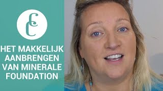 Hoe breng je minerale foundation aan  Creative Cosmetics [upl. by Nyrahs55]