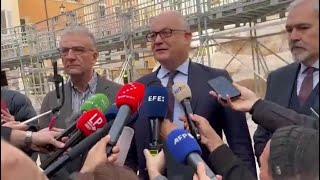 Gualtieri inaugura la passerella di Fontana di Trevi Già usata per restauro nel 2014 [upl. by Eves]