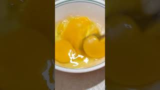 asmrsounds SCRAMBLING EGGS easy fast scrambledeggs satisfying viralvideo viralshorts shorts [upl. by Brown877]