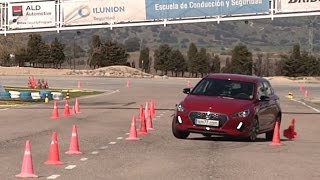 Hyundai i30 2017  Maniobra de esquiva moose test y eslalon  km77com [upl. by Erhard]