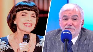 quotUne période de joiequot  Mireille Mathieu souhaite un joyeux Noël à tout le monde [upl. by Blackington]