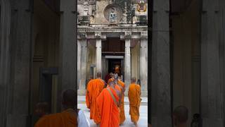 Paying homage to Tathagata Gautam Buddha with the monk shakyamunibuddha india [upl. by Timothea]