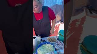 Preparando tacos dorados con carne shorts [upl. by Nylorac983]