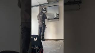 Installatie thuisbatterij  LG Chem  Timelapse [upl. by Aihsemek]