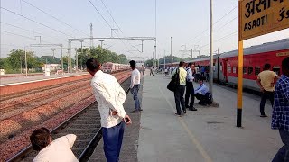 Samta Express overtakes already Late running Chhattisgarh Exp [upl. by Tracee]