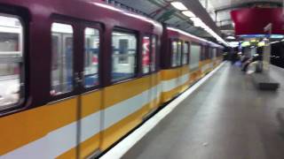 Le convoi dAuteuil  MF67  a Porte de Versailles sur la ligne 12 [upl. by Ramuk]