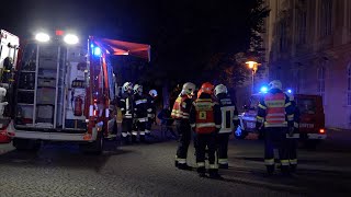 Einsatzübung  Dachstuhlbrand Feuerwehr Klosterneuburg amp Berufsfeuerwehr Wien üben Ernstfall [upl. by Shelman]