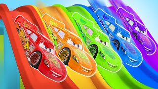 I giocattoli McQueen e Cruz costruiscono una rampa I giochi Cars video per bambini in italiano [upl. by Emsoc]