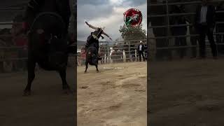 Coyotito de Morelia vs toro el trompo de rancho el aguaje rodeo ranchoelaguaje jaripeolife toro [upl. by Barnard466]