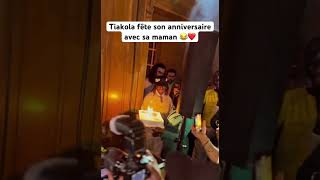 Tiakola fête son anniversaire avec sa maman 😂❤️ [upl. by Netsoj636]