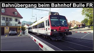 Normal und Schmalspur Bahnübergang beim Bahnhof Bulle  Kanton Freiburg  Schweiz 2023 [upl. by Jehius79]