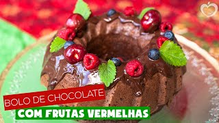 Bolo de chocolate com frutas vermelhas [upl. by Qidas]