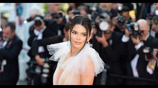 Kendall Jenner poitrine nue sous sa robe transparente embrase Cannes 2018 [upl. by Bartley]