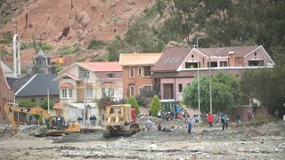 Desborde de ríos en Bolivia deja a decenas de barrios de La Paz incomunicados  AFP [upl. by Nnairak]