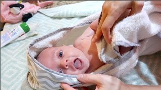 HOW I GIVE NEWBORN BATHS [upl. by Naols]