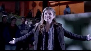 Pitch Perfect  Clip quotScène du clash fillesgarçonsquot  Au cinéma le 8 Mai [upl. by Amieva]