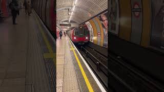 London Underground Trains  London Tube  Jubilee Line  Baker Street [upl. by Ahselaf]