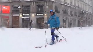 De la neige sous les palmiers  scènes de chaos en Espagne [upl. by Eisen322]